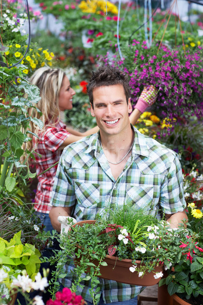 [[stock_photo]]: Jardinage · jeunes · souriant · personnes · travail · jardin
