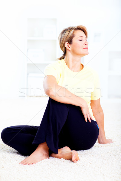 Kıdemli kadın yoga kadın sağlık Stok fotoğraf © Kurhan