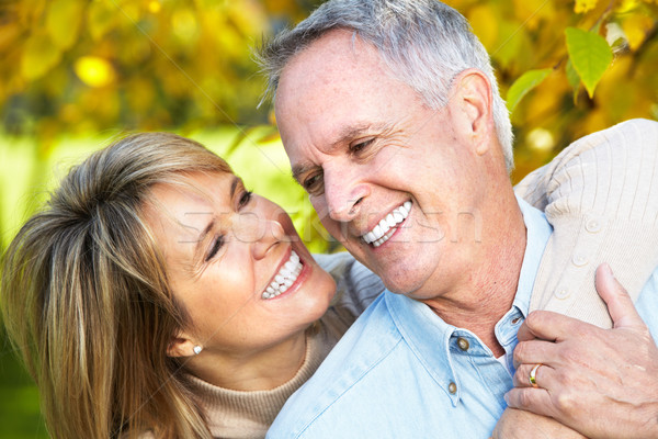 Fericit vârstnici cuplu dragoste parc Imagine de stoc © Kurhan
