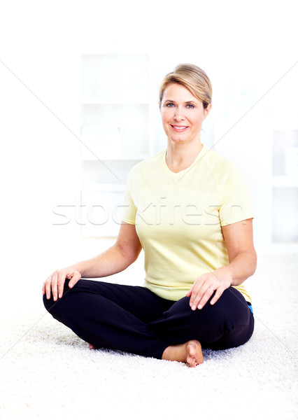 Senior femeie yoga femei sănătate Imagine de stoc © Kurhan