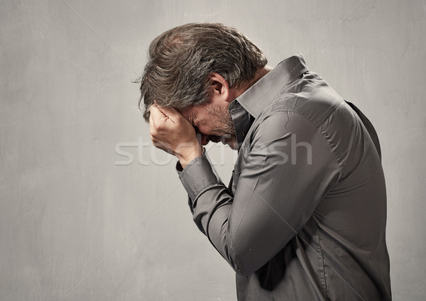 Dor de cabeça deprimido homem cinza parede cara Foto stock © Kurhan
