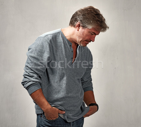 棄 男子 鬱悶 肖像 灰色 牆 商業照片 © Kurhan