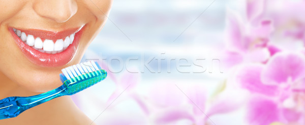 Mooie vrouw glimlach gezonde tandheelkundige gezondheidszorg Stockfoto © Kurhan