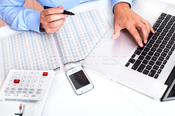 Mains comptable femme d'affaires travail bureau femme [[stock_photo]] © Kurhan
