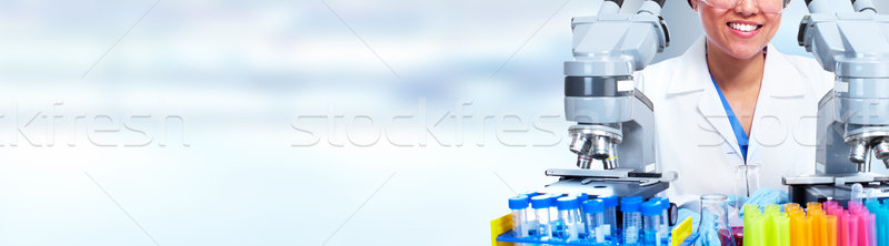 Foto stock: Médico · mujer · de · trabajo · microscopio · científico · médicos