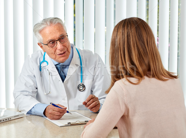 Foto stock: Idoso · médico · homem · paciente · mulher