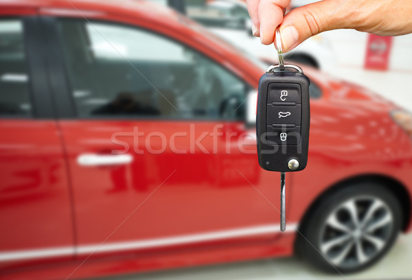 零售商 手 車鑰匙 汽車經銷商 關鍵 汽車 商業照片 © Kurhan