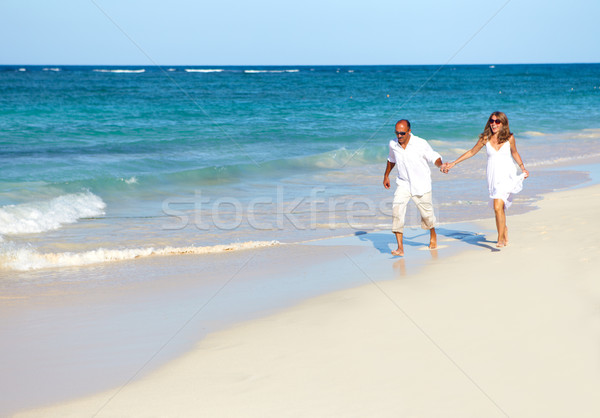 Pár fut tengerpart boldog Karib vakáció Stock fotó © Kurhan