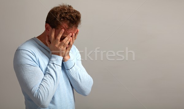 Depressão deprimido homem dor de cabeça cinza parede Foto stock © Kurhan