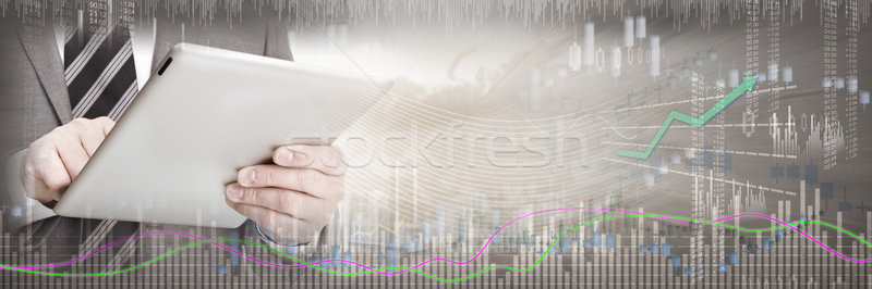 Befektető táblagép tőzsde kereskedés férfi tabletta Stock fotó © Kurhan
