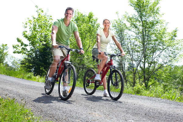 [[stock_photo]]: équitation · couple · jeunes · souriant · parc · femme