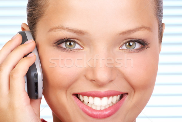 Kobieta komórkowej atrakcyjny młoda kobieta wzywając telefon komórkowy Zdjęcia stock © Kurhan