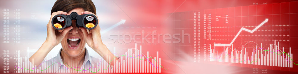 Foto stock: Mulher · binóculo · sorridente · mercado · de · ações