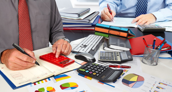 Mãos contador homem homem de negócios calculadora contabilidade Foto stock © Kurhan