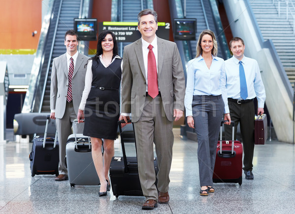 Grup oameni de afaceri aeroport om de afaceri internaţional constructii Imagine de stoc © Kurhan