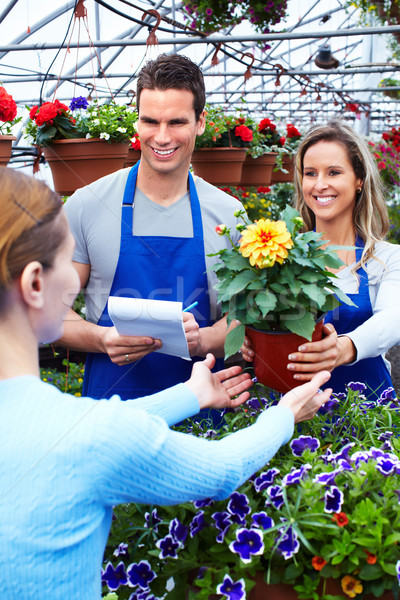 Persone che lavorano giardinaggio famiglia ragazza primavera Foto d'archivio © Kurhan