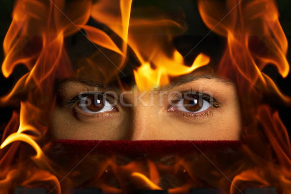 Titokzatos néz csinos nő gyönyörű szemek fekete Stock fotó © Kurhan