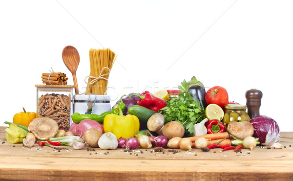 Foto stock: Orgânico · legumes · mesa · de · madeira · isolado · branco · comida