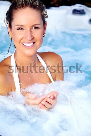 Mujer hermosa jacuzzi relajante bañera de hidromasaje vacaciones cara Foto stock © Kurhan