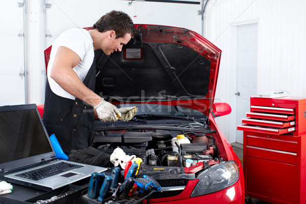 Zdjęcia stock: Mechanik · samochodowy · przystojny · mechanik · pracy · auto · naprawy