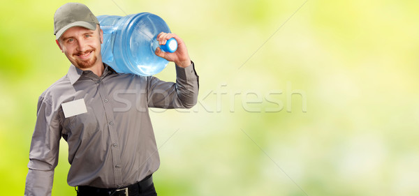 Homem garrafa água potável água entrega serviço Foto stock © Kurhan