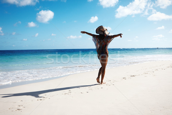 Mulher seis praia bela mulher praia tropical feliz Foto stock © Kurhan