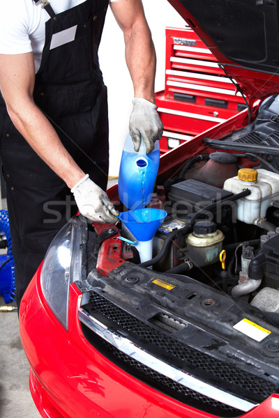 Auto usługi strony mechanik samochodowy naprawa samochodów samochodu Zdjęcia stock © Kurhan