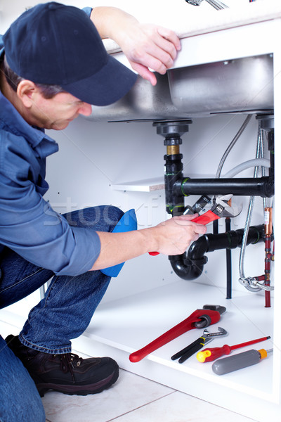 Profesional instalator sanitare repara serviciu constructii Imagine de stoc © Kurhan