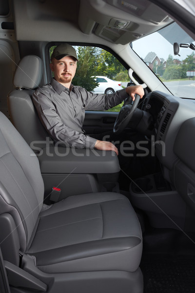 Foto stock: Jóvenes · mensajero · coche · transporte · envío · hombre