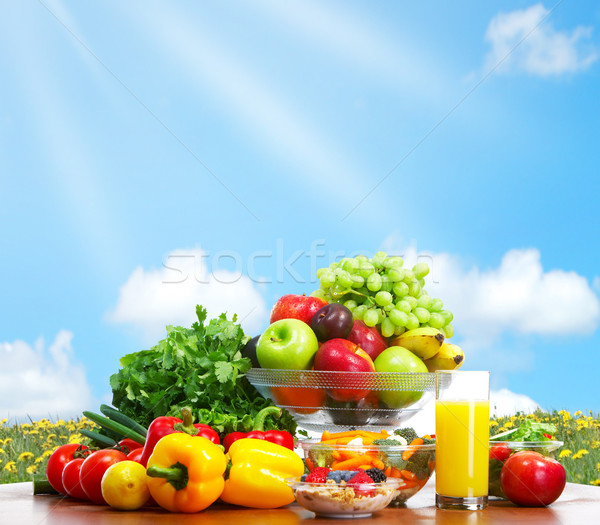 Gemüse Früchte blauer Himmel Essen Apfel Hintergrund Stock foto © Kurhan