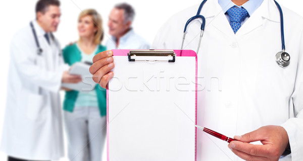 Medic mâini scris clipboard medical om Imagine de stoc © Kurhan