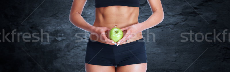 Jeunes femme de remise en forme abdomen pomme régime [[stock_photo]] © Kurhan