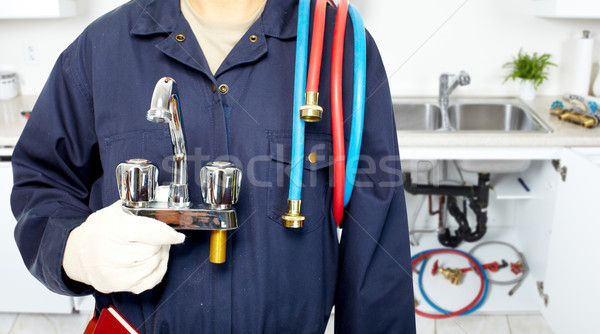 Vízvezetékszerelő kezek vízcsap konyha kéz férfi Stock fotó © Kurhan