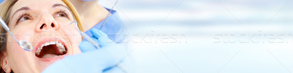 Vrouw tandheelkundige zorg kliniek tandarts werken patiënt Stockfoto © Kurhan
