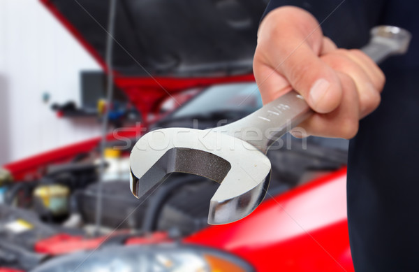 Strony klucz mechanik samochodowy naprawa samochodów samochodu pracy Zdjęcia stock © Kurhan