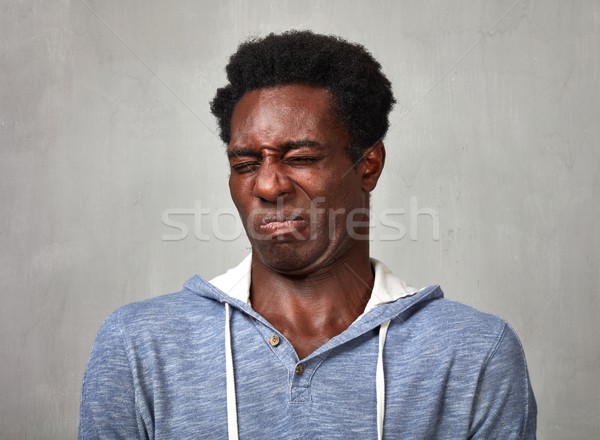 Om omul negru dezgust faţă expresii portret Imagine de stoc © Kurhan