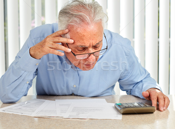 Ouderen man papieren senior ernstig documenten Stockfoto © Kurhan