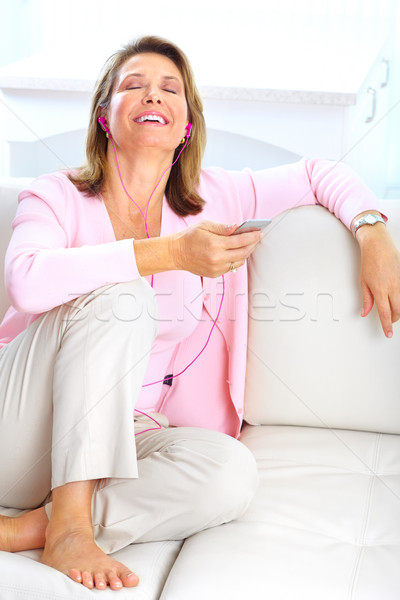 Nő mp3 lejátszó mosolyog idős idős otthon Stock fotó © Kurhan