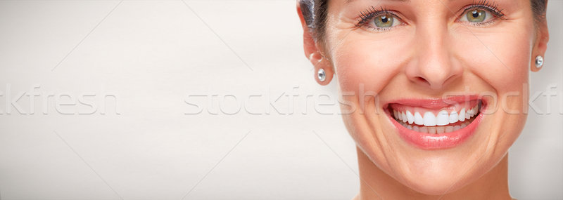 Gyönyörű nő mosoly boldog fiatal nő arc egészséges Stock fotó © Kurhan