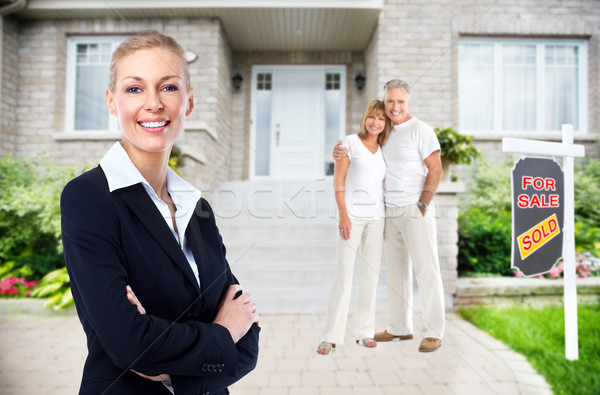 [[stock_photo]]: Agent · immobilier · femme · maison · vente · affaires