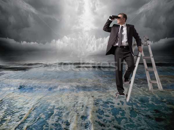 Geschäftsmann Fernglas Spionage Wettbewerber Wasser Mann Stock foto © Kurhan
