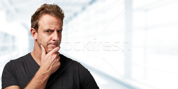 Hombre mirando cámara dudar primer plano cara Foto stock © Kurhan