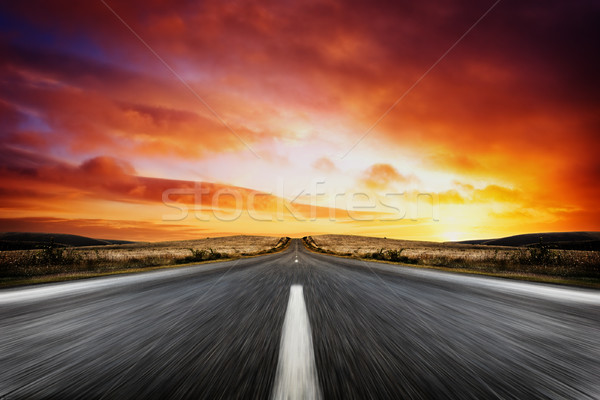 Foto stock: Pôr · do · sol · estrada · belo · céu · nuvens