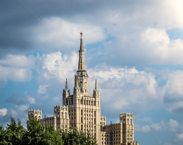 один известный синий облачный небе дерево Сток-фото © kyolshin