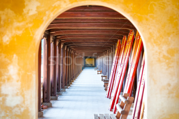 Salle citadelle Viêt-Nam Asie porte jaune Photo stock © kyolshin