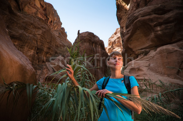 Fată Drumeţii canion adanc ingust Imagine de stoc © kyolshin
