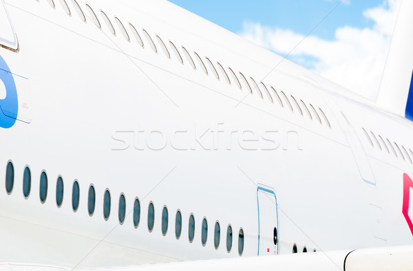 Widok z boku płaszczyzny biały dwa Windows Zdjęcia stock © kyolshin