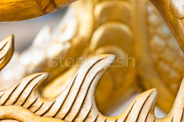Dourado escultura dragão coluna Foto stock © kyolshin