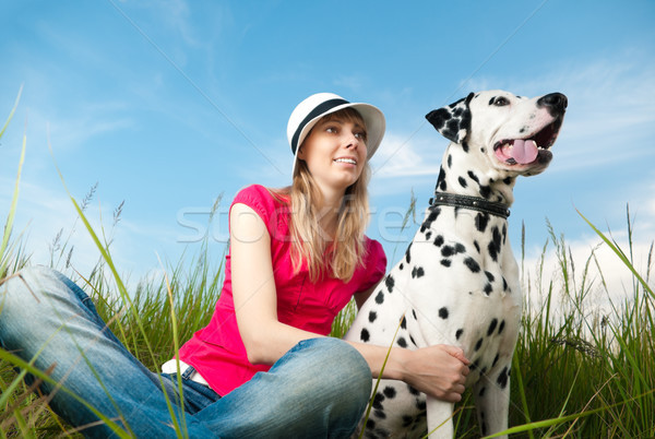 Foto stock: Mulher · jovem · cão · animal · de · estimação · belo · seis · sessão