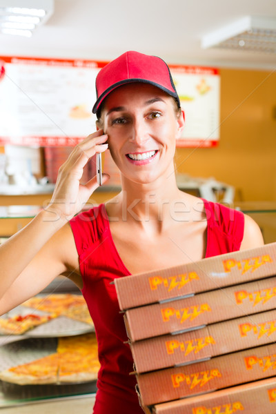 Entrega servicio mujer pizza cajas Foto stock © Kzenon